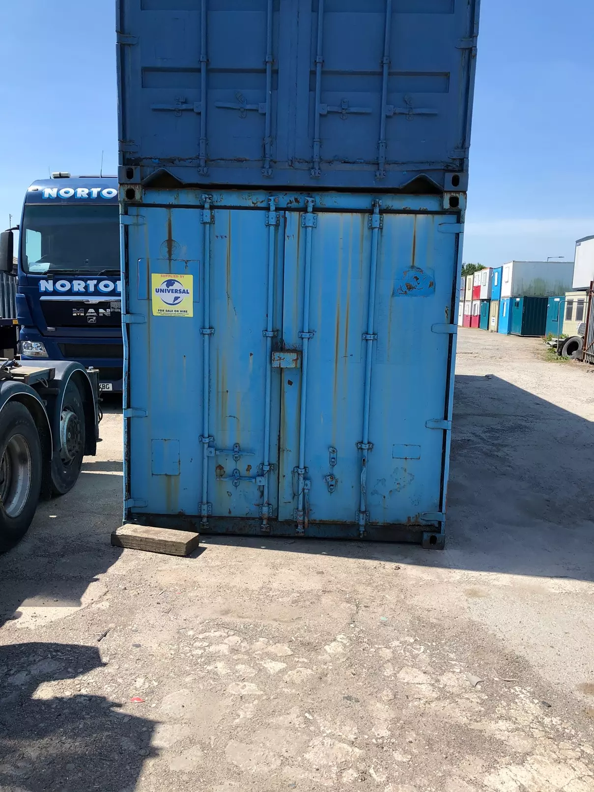 Ref: Container262 40FT WIND & WATERTIGHT £2,200 +VAT